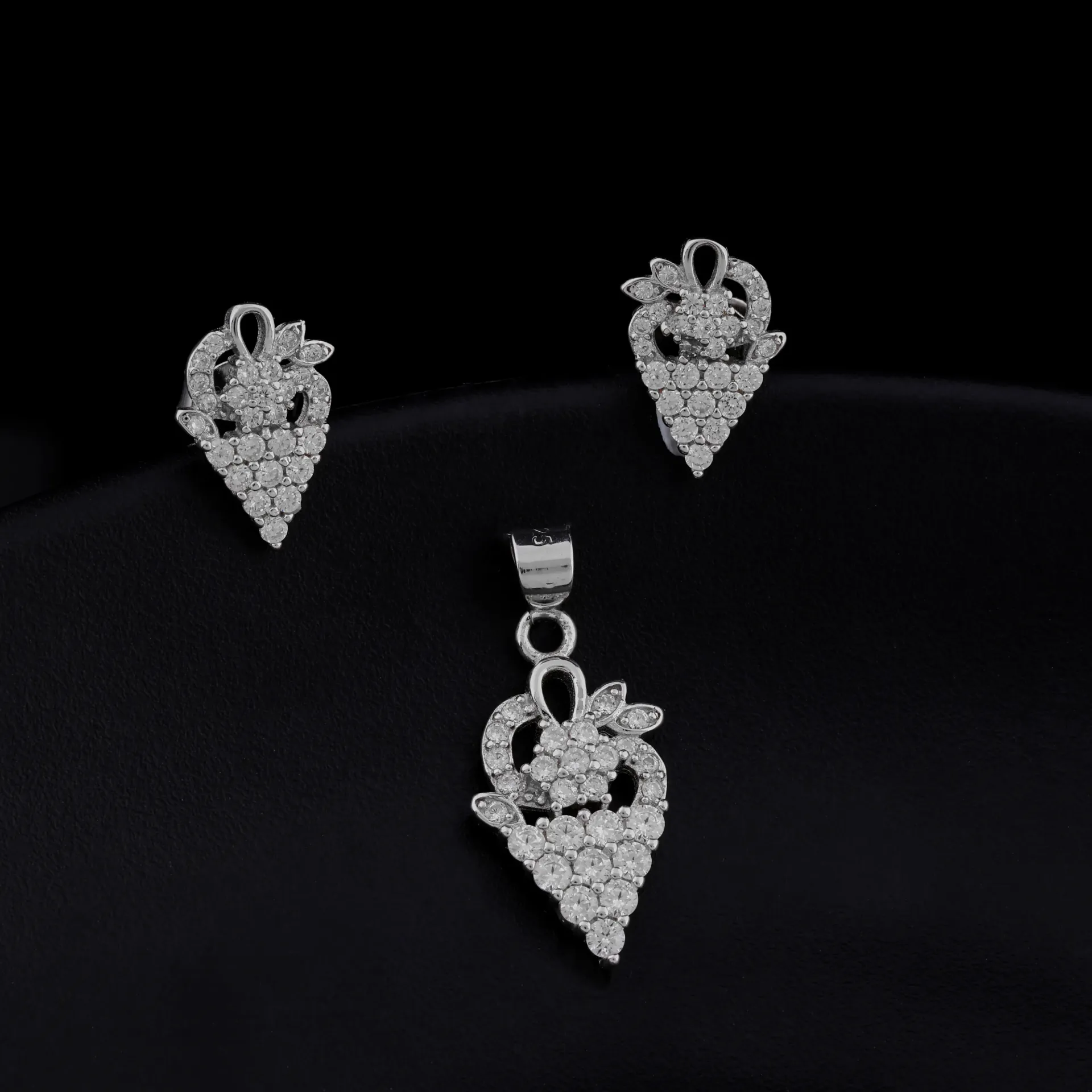 RADIANT BLOOM PENDANT SET