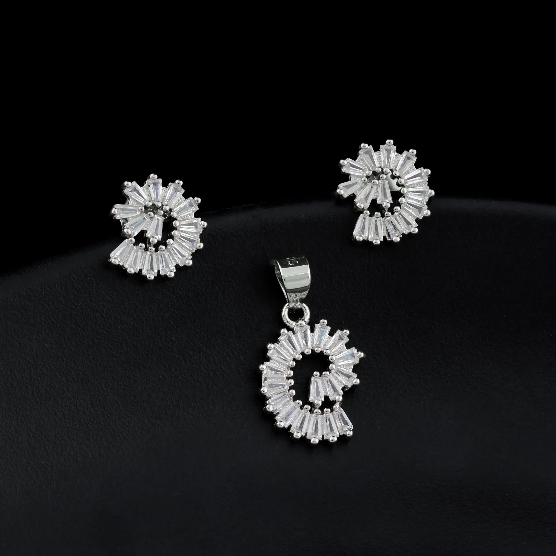 LUNAR HALO PENDANT SET