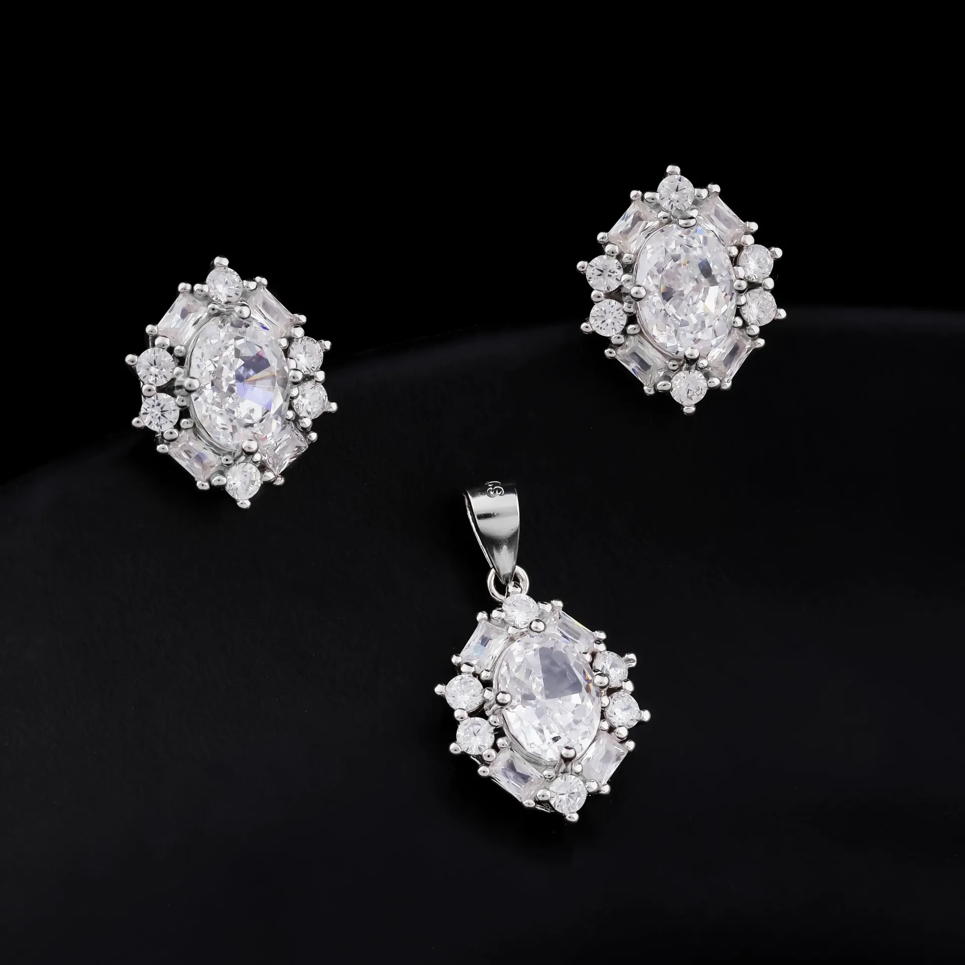 ETHEREAL SPARK PENDANT SET