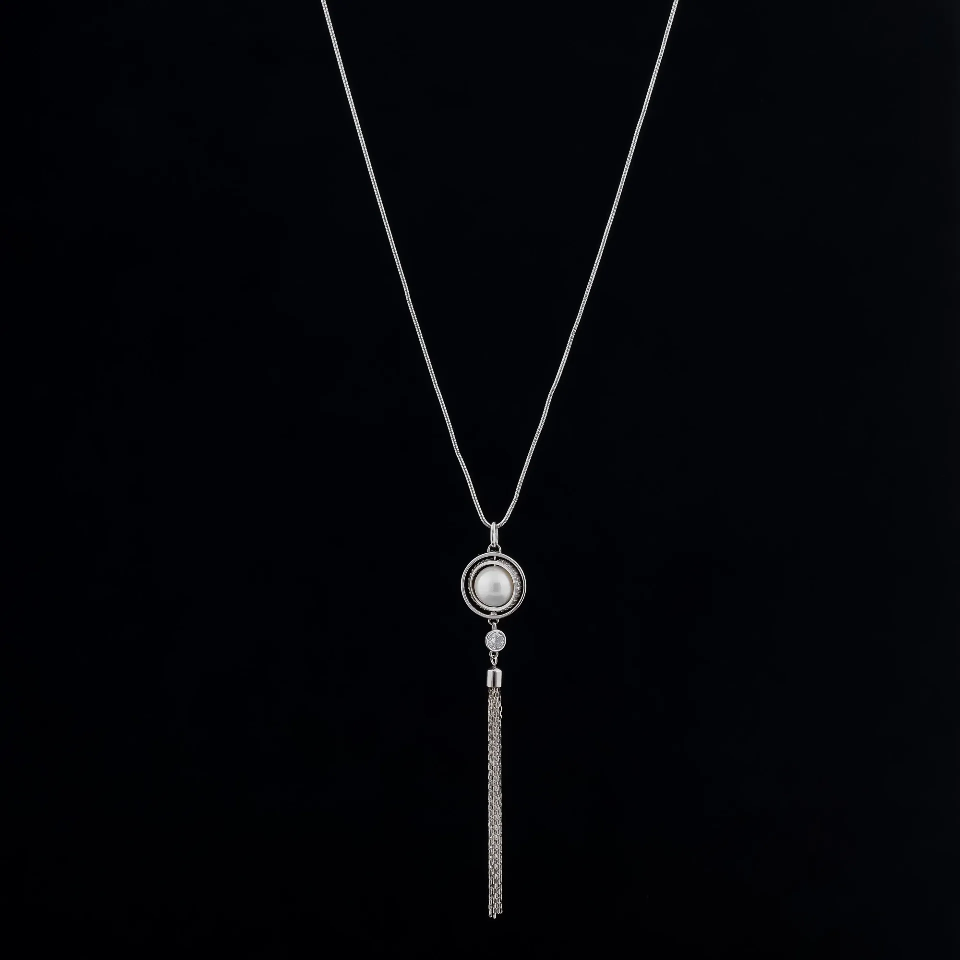 LUNA TASSEL CHAIN PENDANT